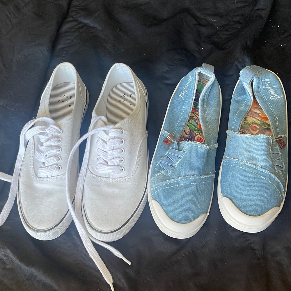 A new day woman’s size 6 bundle of 2 sneakers blowfish in blue NEW!